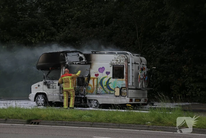 Camper volledig uitgebrand