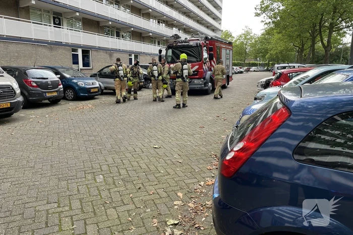 Rookpot zorgt voor enorme rookontwikkeling in flatgebouw