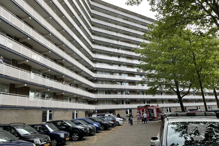 Rookpot zorgt voor enorme rookontwikkeling in flatgebouw