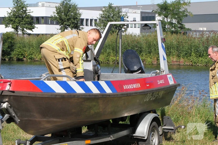 Zoektocht naar container in water