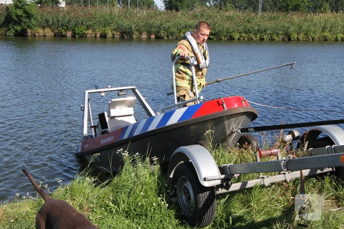 Zoektocht naar container in water