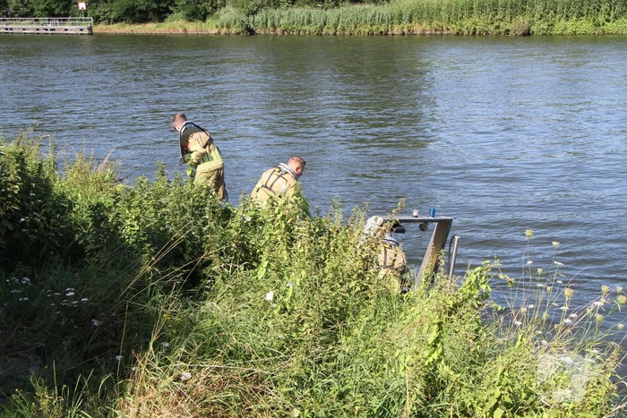 Zoektocht naar container in water