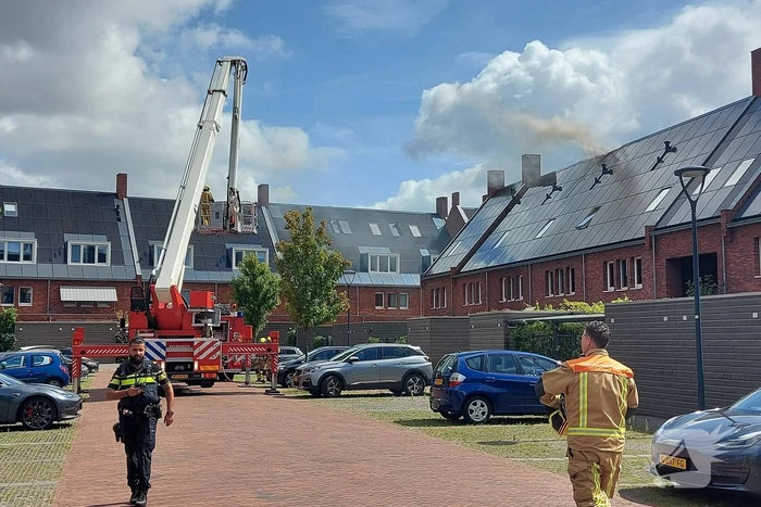Zonnepanelen op dak verwoest door brand