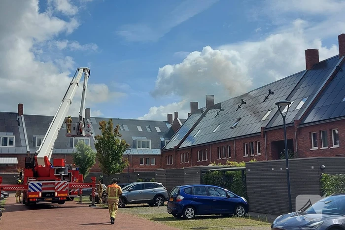 Zonnepanelen op dak verwoest door brand