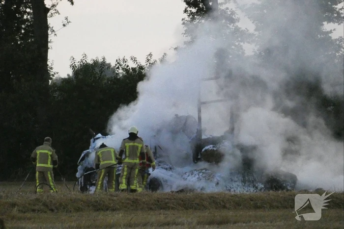 Verreiker verwoest door brand