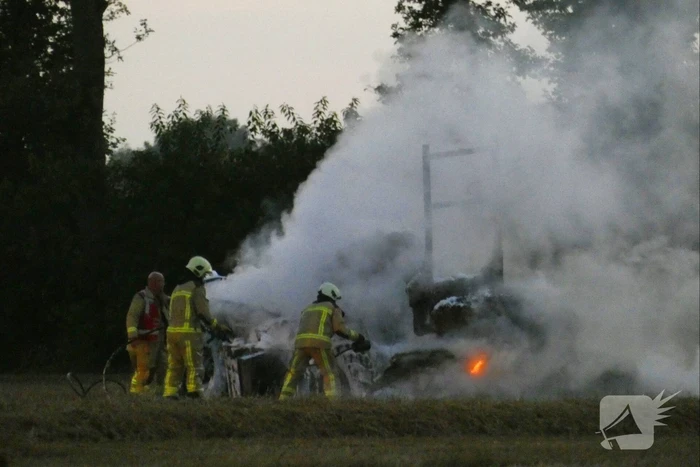 Verreiker verwoest door brand