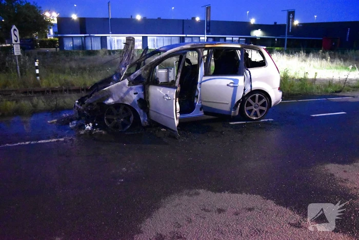 Auto brandt compleet uit
