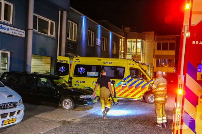 Persoon zwaargewond door incident in garage