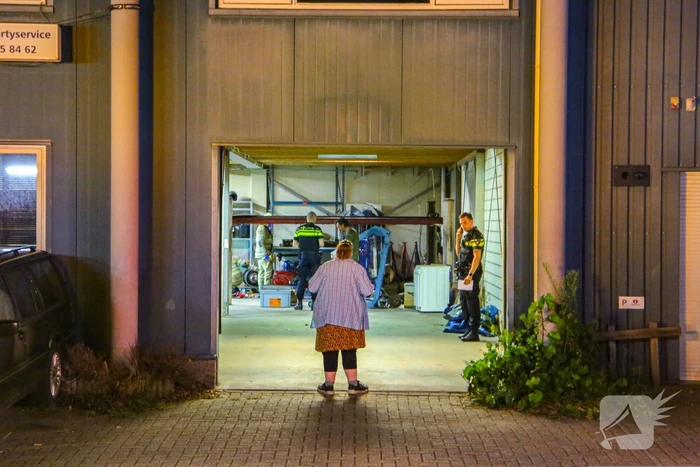 Persoon zwaargewond door incident in garage