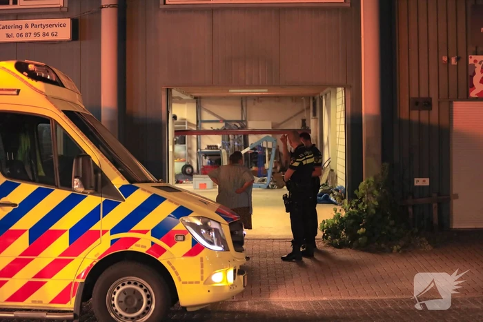 Persoon zwaargewond door incident in garage