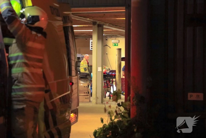Persoon zwaargewond door incident in garage