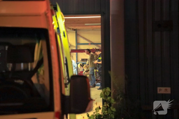 Persoon zwaargewond door incident in garage