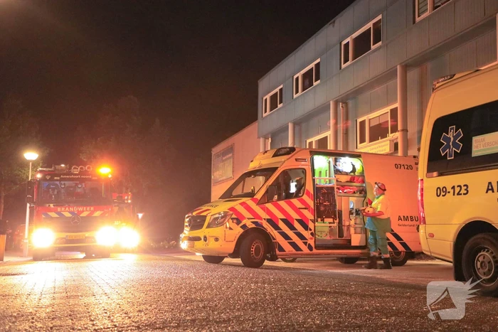 Persoon zwaargewond door incident in garage