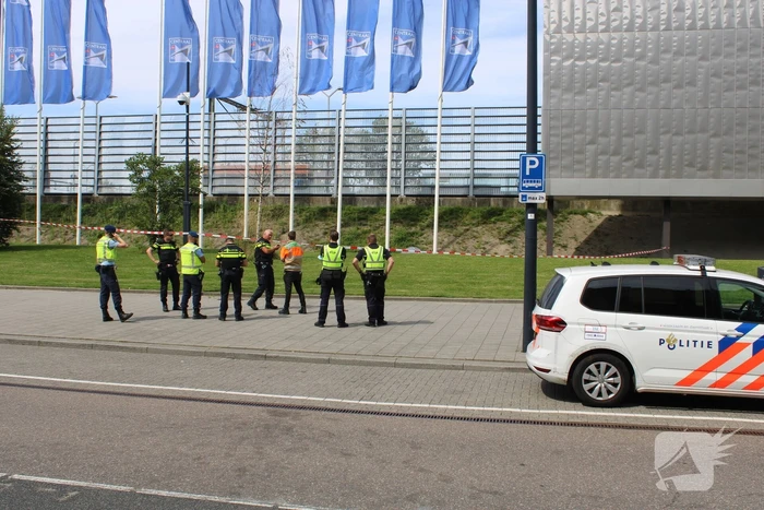 Kampeertent met spullen aangetroffen langs spoor