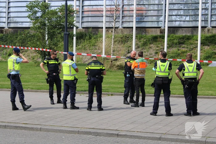 Kampeertent met spullen aangetroffen langs spoor