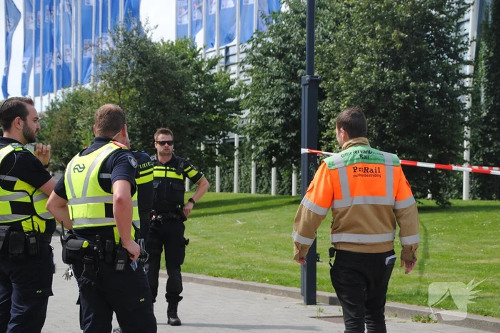Kampeertent met spullen aangetroffen langs spoor
