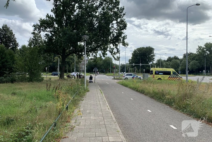 Vrouw gaat onderuit met scootmobiel