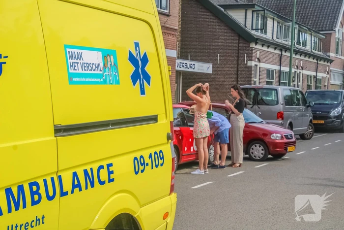 Botsing tussen personenauto's en wielrenner