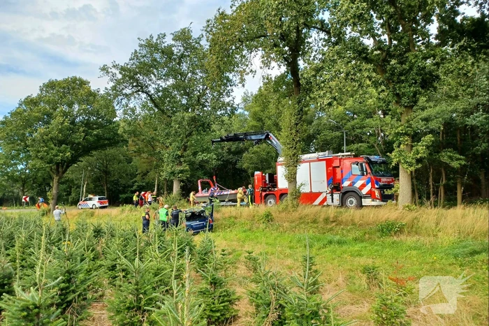 Auto te water en inzittende spoorloos