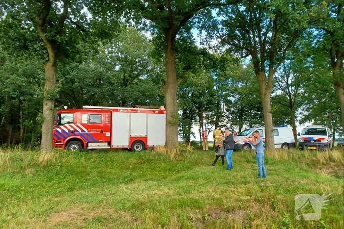 Auto te water en inzittende spoorloos