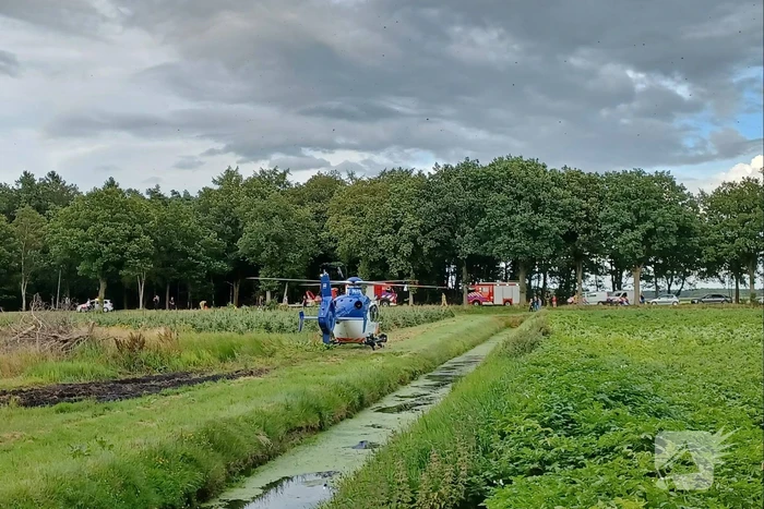 Auto te water en inzittende spoorloos