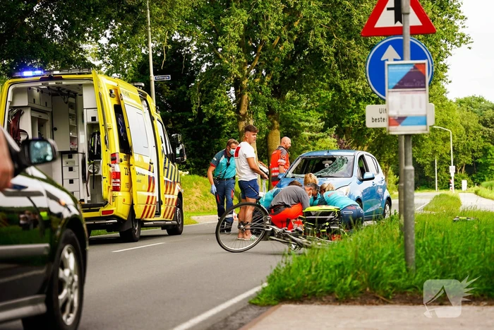 Traumahelikopter landt voor ongeval met fietser