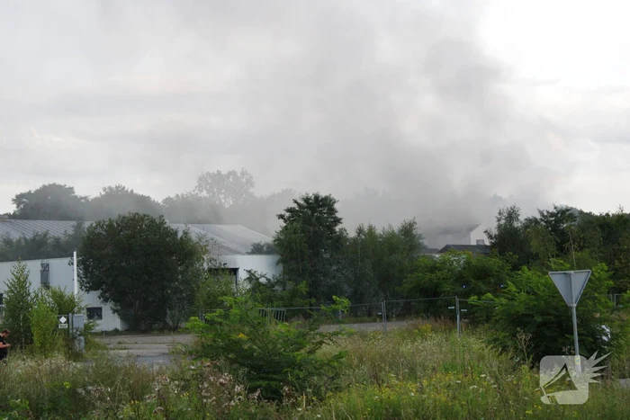 Veel rookontwikkeling door grote brand in gebouw
