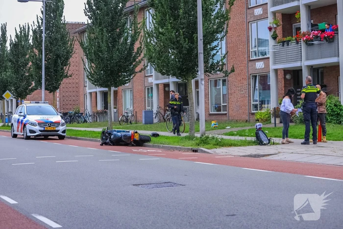 Motorrijder botst op lantaarnpaal bij uitwijkmanoeuvre
