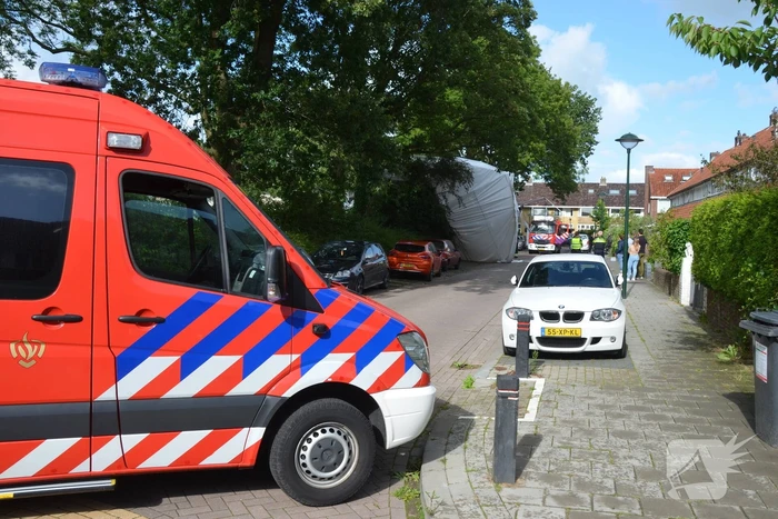Grote tent waait de weg op
