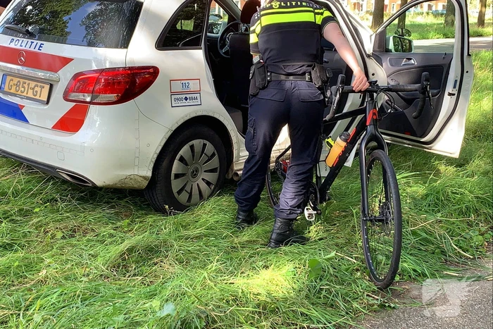 Voetganger en fietser botsen op fietspad