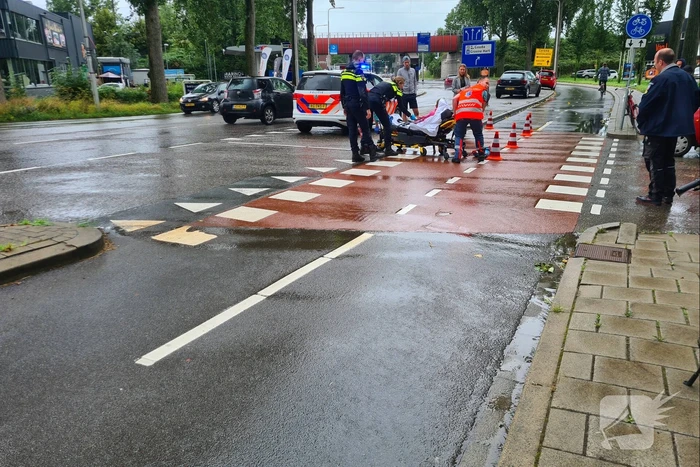 Automobilist ziet fietsster over het hoofd