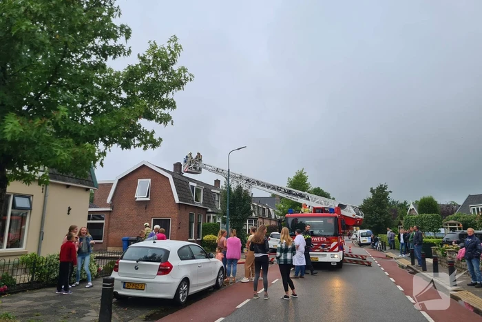 Weg tijdelijk afgesloten door schoorsteenbrand
