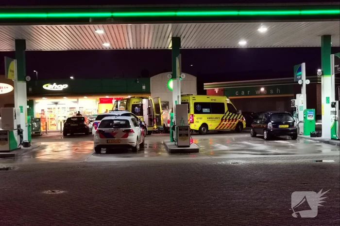 Overleden man in auto aangetroffen bij BP-tankstation