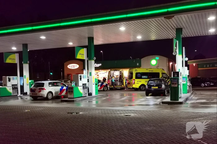 Overleden man in auto aangetroffen bij BP-tankstation