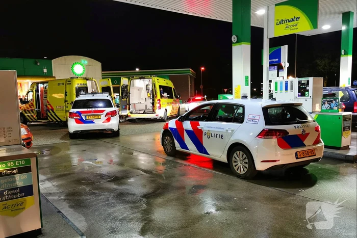 Overleden man in auto aangetroffen bij BP-tankstation