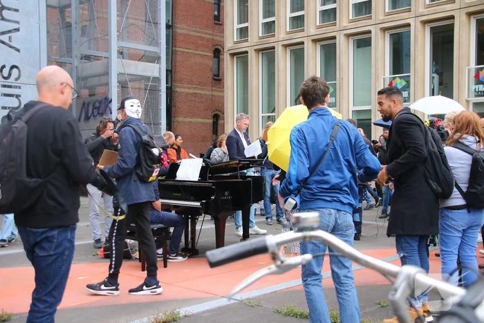 Demonstratie bij kantoor Facebook voor het vrije woord
