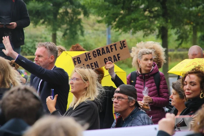 Demonstratie bij kantoor Facebook voor het vrije woord