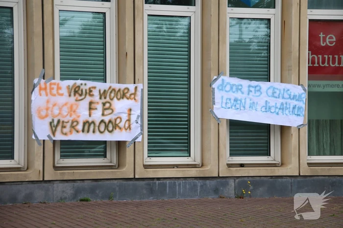 Demonstratie bij kantoor Facebook voor het vrije woord