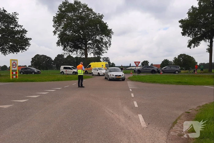 Twee auto's betrokken bij kop-staart botsing