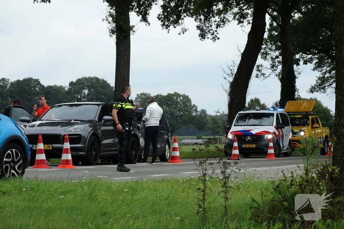 Twee auto's betrokken bij kop-staart botsing