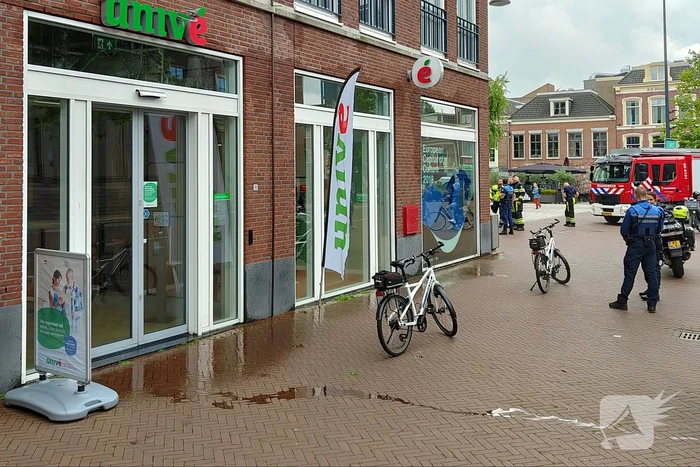 Water stroomt aan alle kanten uit appartementencomplex