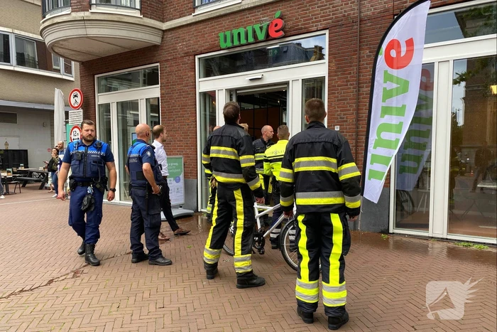 Water stroomt aan alle kanten uit appartementencomplex