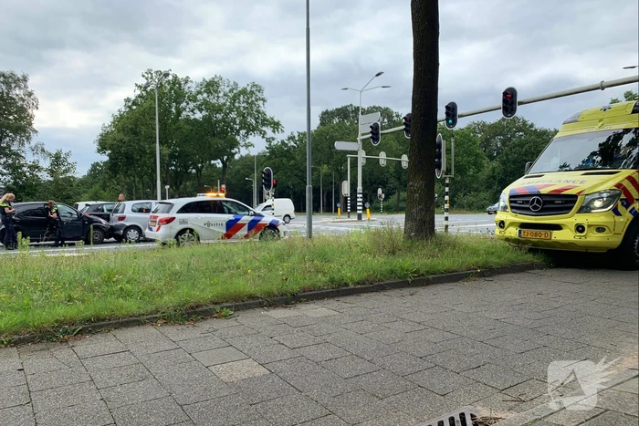 Kop-staart botsing voor stoplicht