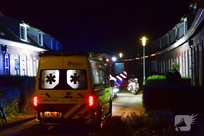 Brandweer blust brand in woning