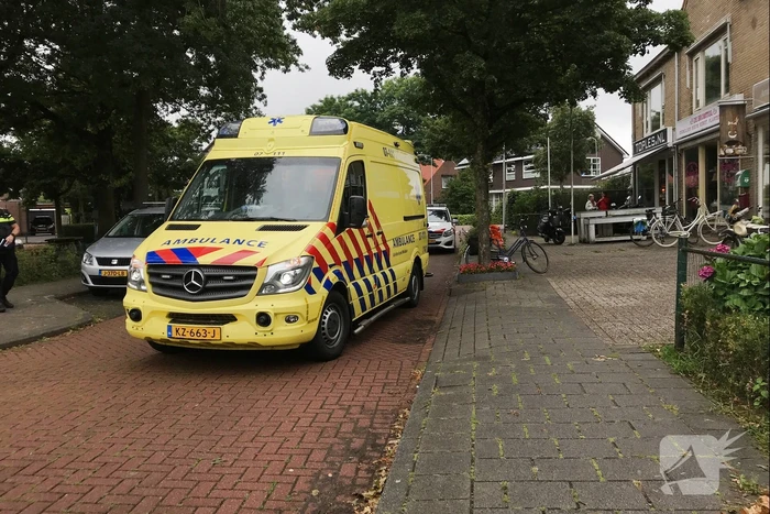 Brommerrijder rijdt overstekende hond aan