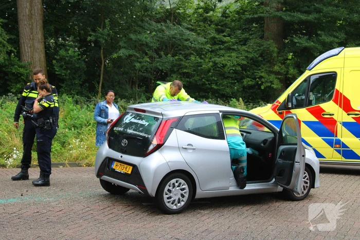 Auto botst in portier van andere weggebruiker