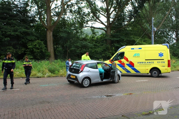 Auto botst in portier van andere weggebruiker