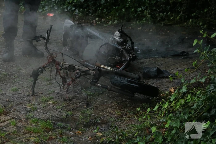 Scooter volledig uitgebrand