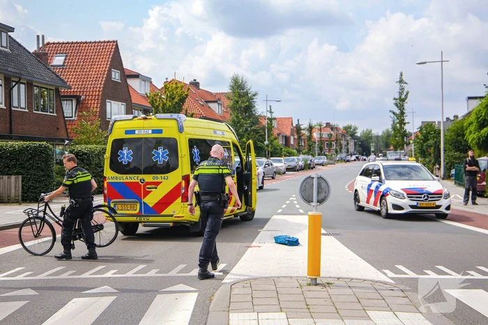 Fietsster geschept door auto