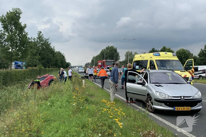 Flinke schade aan personenauto's door botsing